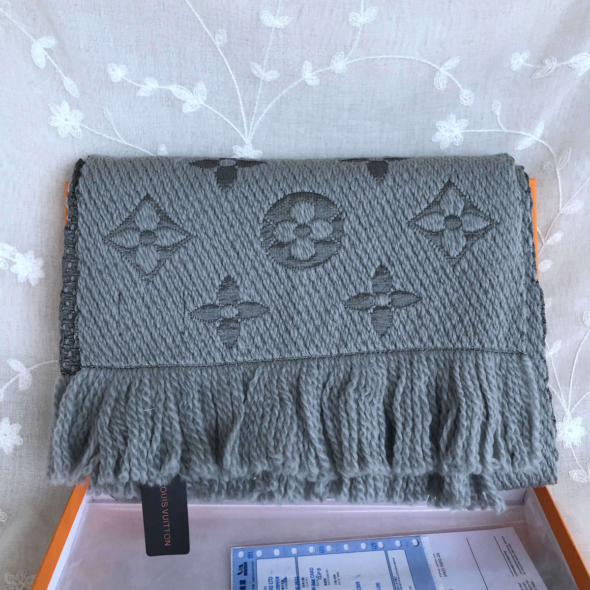 dark  gray scarf