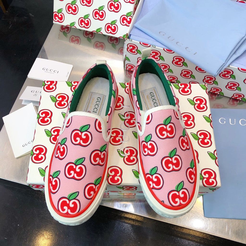 G u c c I baja slip on