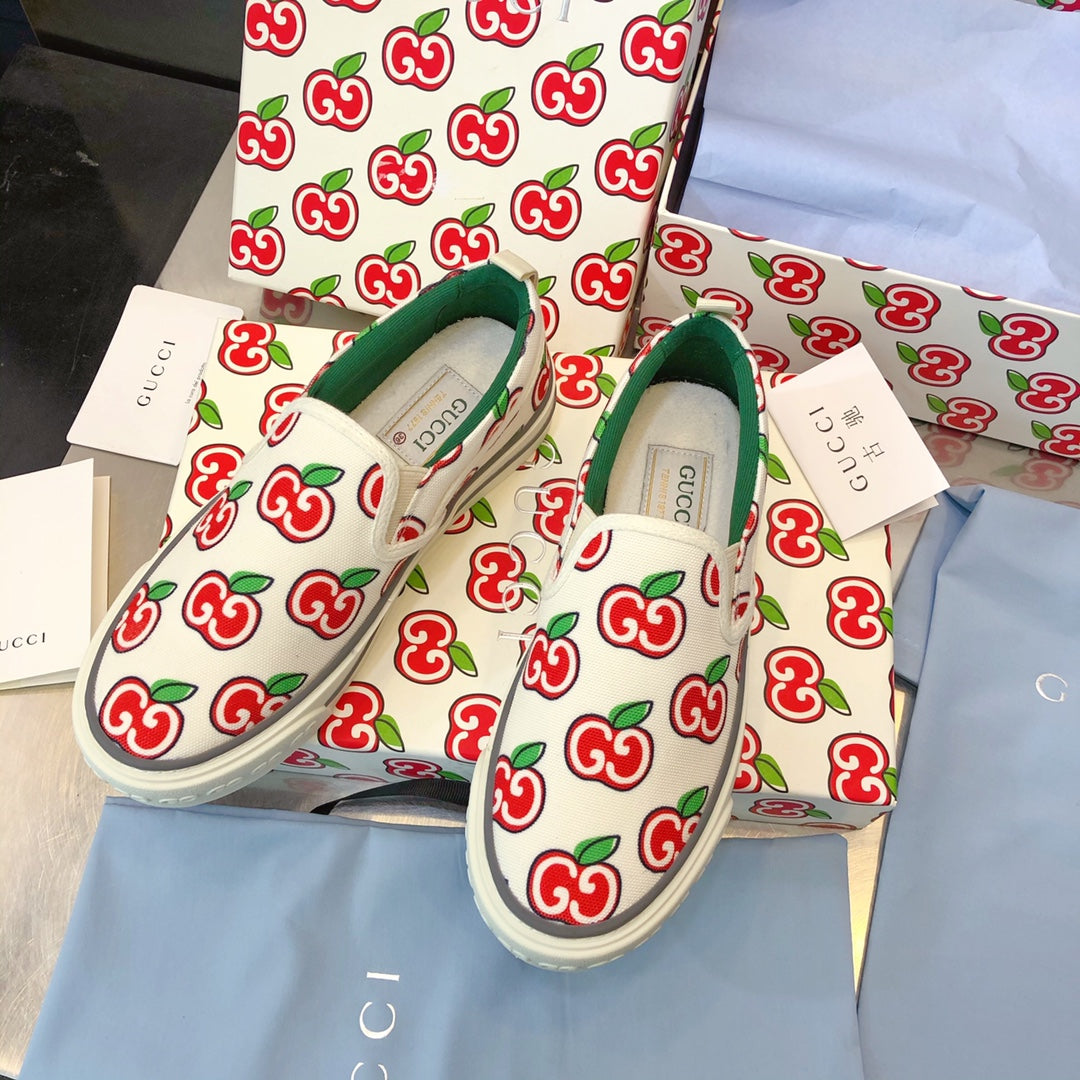 G u c c I baja slip on