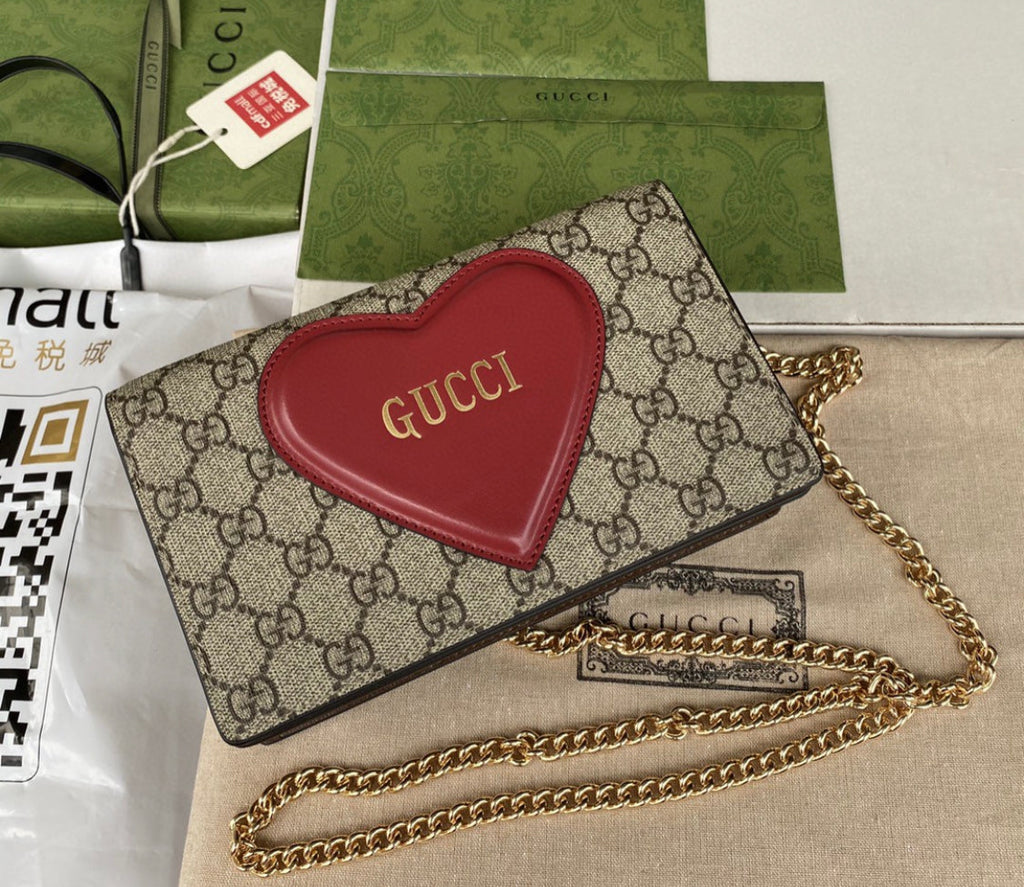 G U c c I heart
