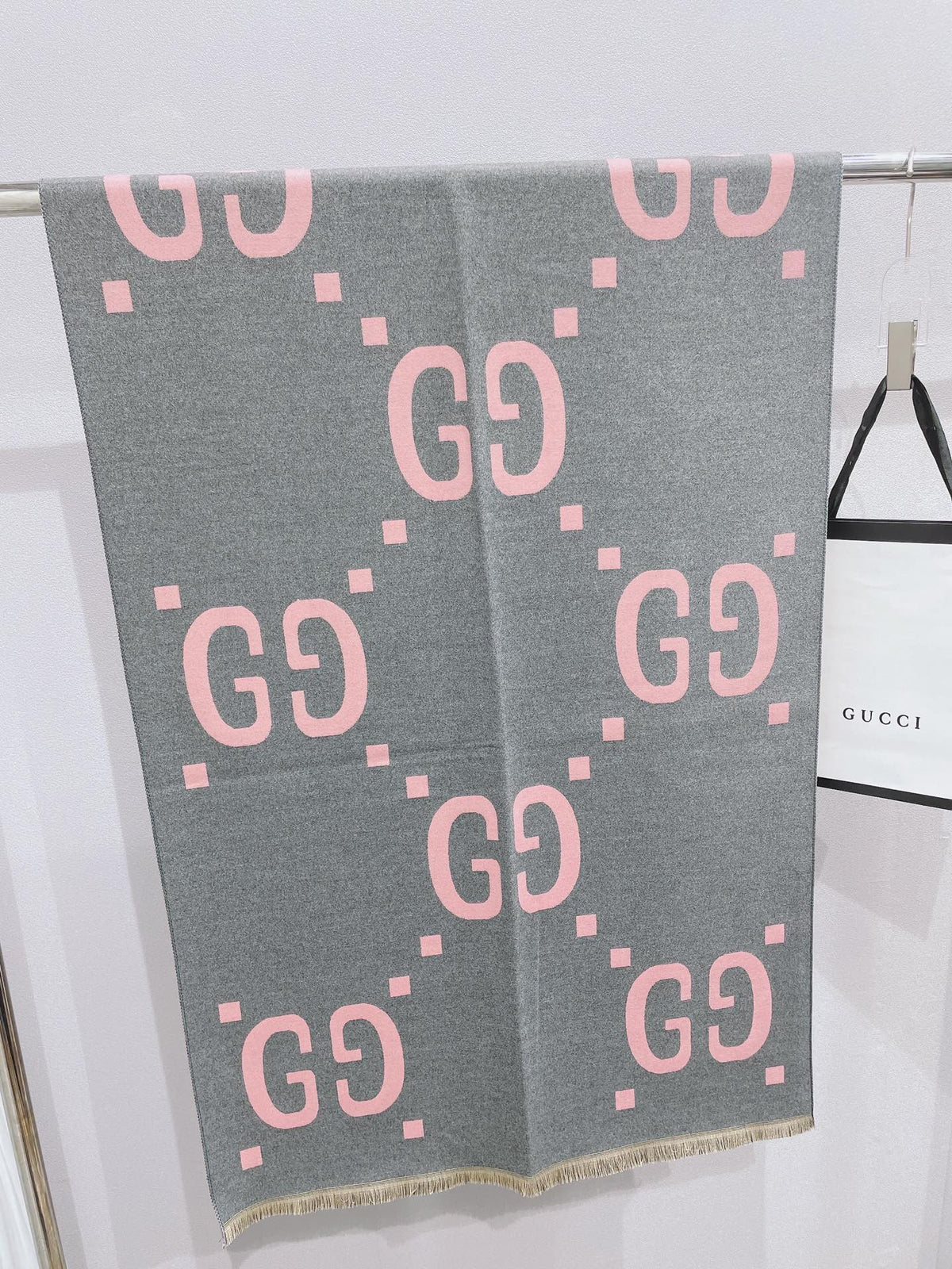 G u c c i scarf