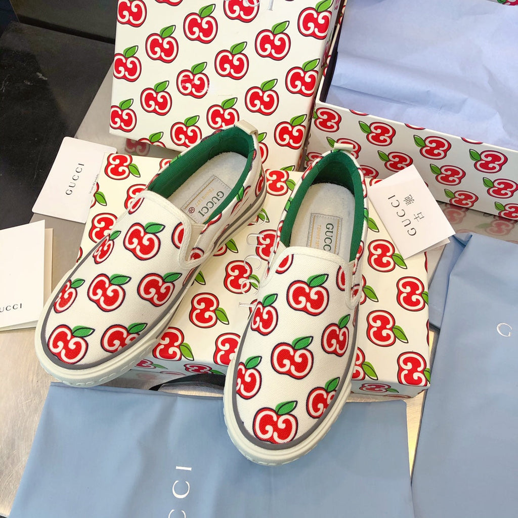 G u c c I baja slip on